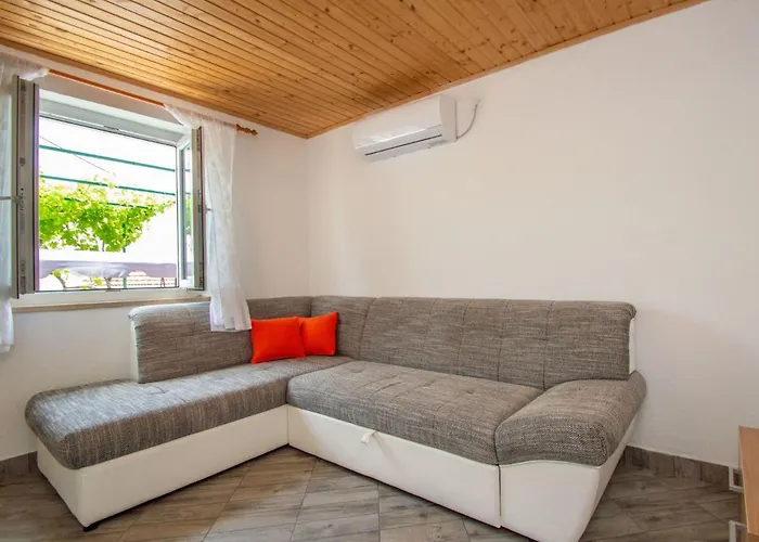 Snjezana By Interhome Ražanj